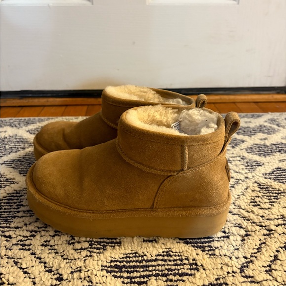 BearPaw fur platform mini boots 🤍 - Picture 3 of 4